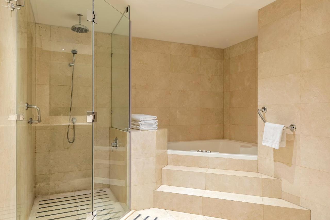 Sheraton Miramar Hotel & Convention Center Vina del Mar Exteriér fotografie A shower enclosure with a fixed glass door