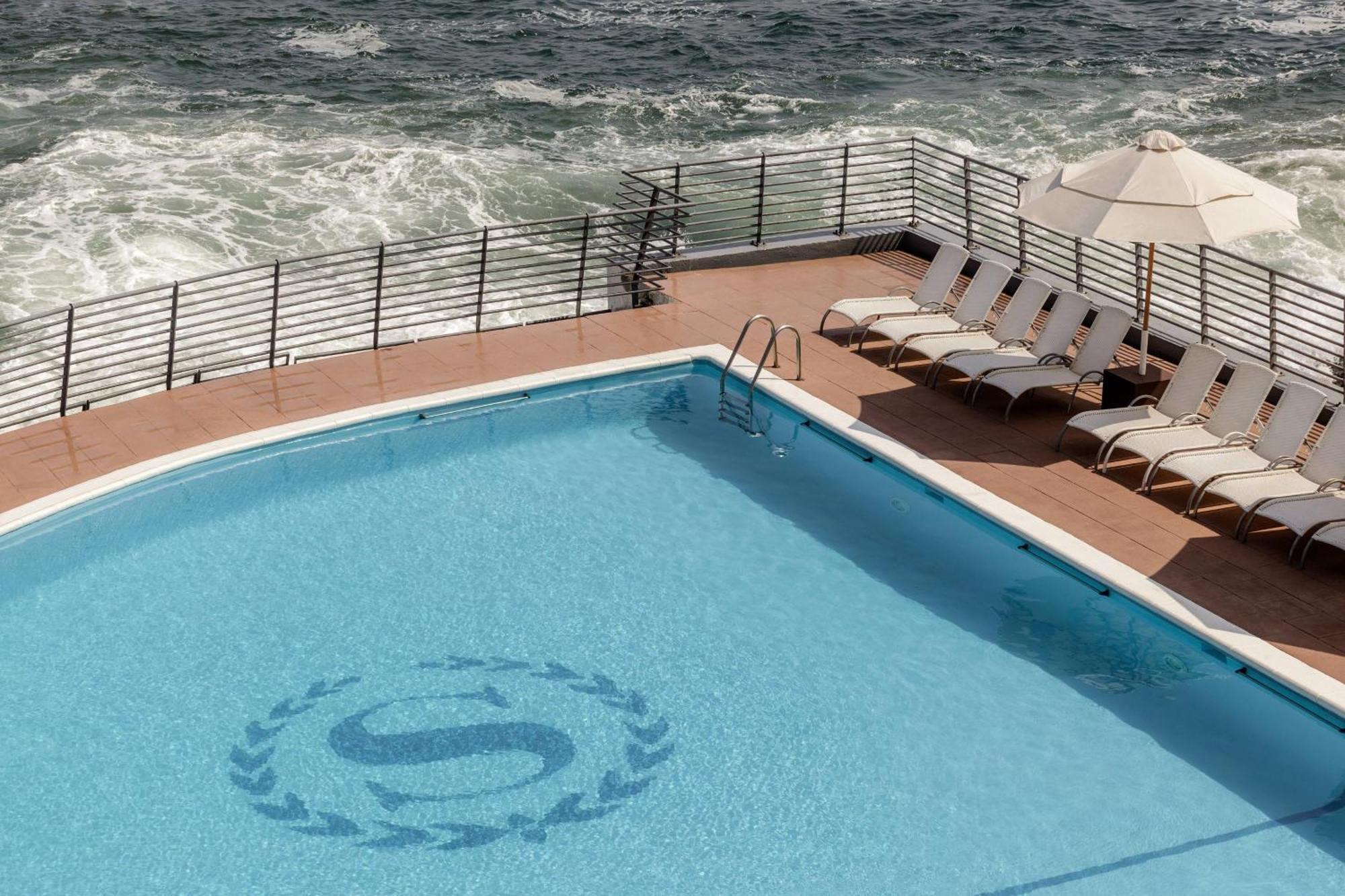 Sheraton Miramar Hotel & Convention Center Vina del Mar Exteriér fotografie The pool on the top deck of the ship
