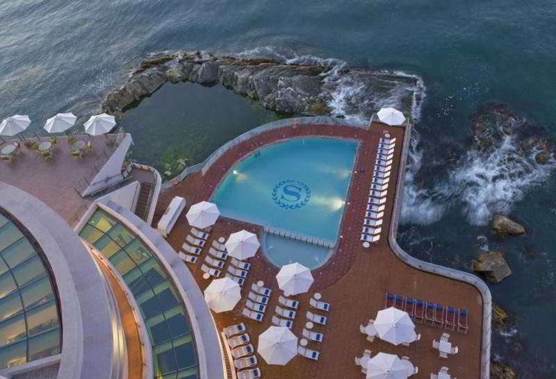 Sheraton Miramar Hotel & Convention Center Vina del Mar Exteriér fotografie Aerial view of the pool